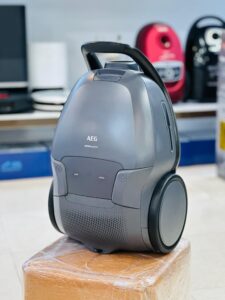 جاروبرقی آاگ مدل VX8-2