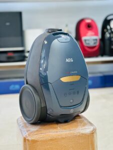 جاروبرقی آاگ مدل VX8-2