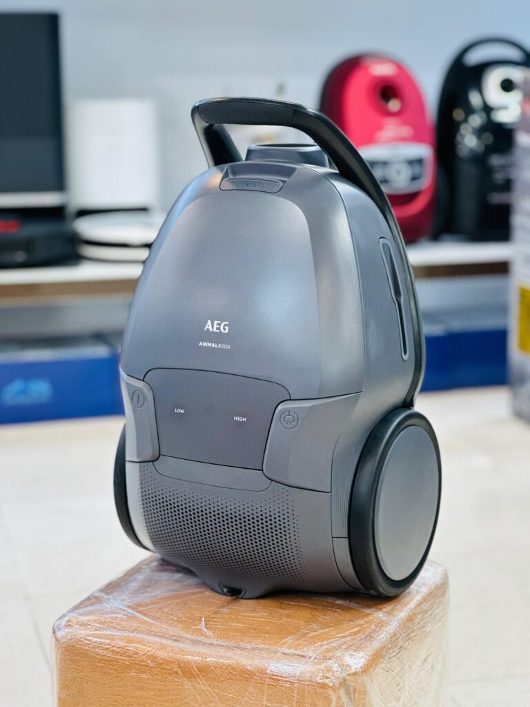 جاروبرقی آاگ مدل VX8-2